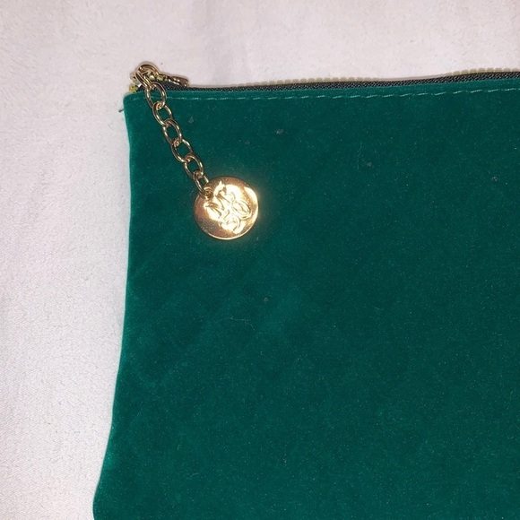Green velvet Mario Badescu make up bag - Picture 2 of 5